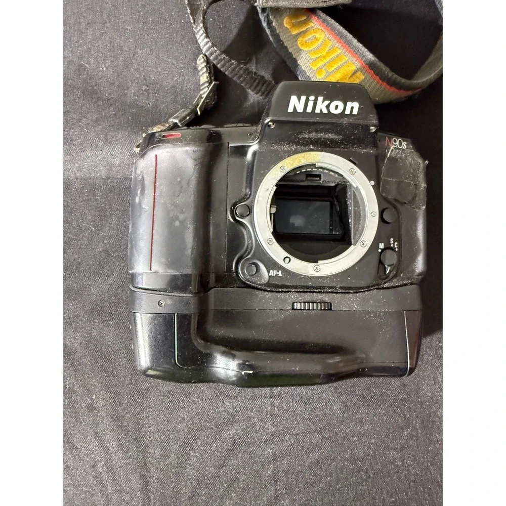 Nikon N90s 35mm‎ SLR Film Camera Body w/ MB-10 Battery Grip Black Untested AS-IS